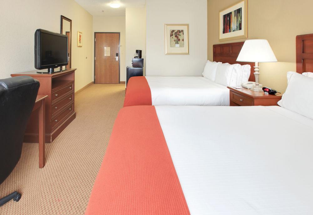 Holiday Inn Express & Suites - El Dorado, An Ihg Hotel Exterior photo